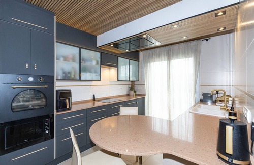 Cambrils Ski Chalet | SIENNA - Only Families House