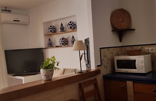 Prado del Rey House | Sierra de Grazalema, 2-6 people, town center, pool, garden, wifi.