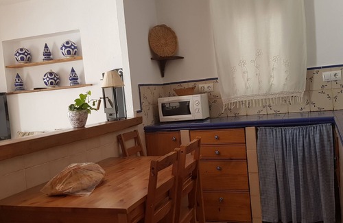 Prado del Rey House | Sierra de Grazalema, 2-6 people, town center, pool, garden, wifi.