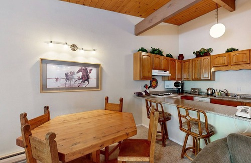 Taos Ski Valley Condo | Sierra Del Sol | Ski-In, Ski-Out Townhome & Slope-View Balcony
