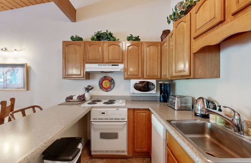 Taos Ski Valley Condo | Sierra Del Sol | Ski-In, Ski-Out Townhome & Slope-View Balcony