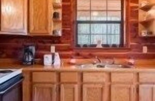 Battiest Cabin | Sierra Escape Cabin with Fire Pit and Charcoal Grill by RedAwning