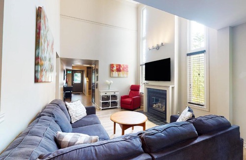 The Blue Mountains House | Sierra Lane 105