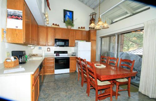 Mammoth Lakes House | SIerra Park Villas #06