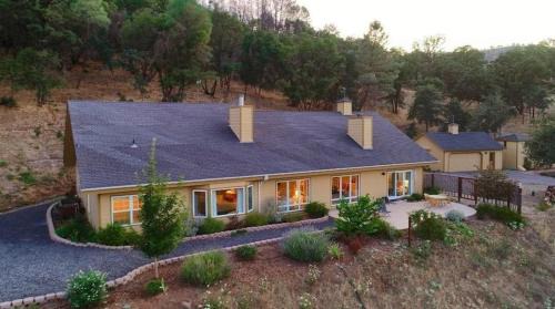Mariposa County House | Sierra Ranch - A Yosemite Retreat