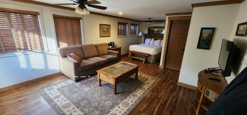 Yosemite Forks Hotel | Sierra Sky Ranch