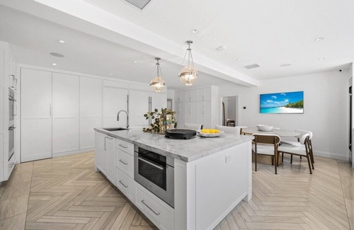 The Flats House | Sierra Sunset - Prime 7 Bedroom Beverly Hills Estate!