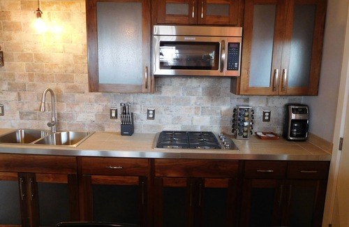 Alpine House | Sierra Vista Guest House-With Hot Tub For Stargazing-No Extra Cleaning/Pet Fees