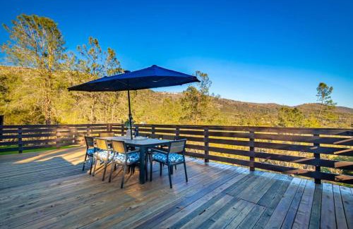 North Fork House | Sierra Vista Lookout Lodge for 8 people with Hot tub, deck and trail to waterfalls