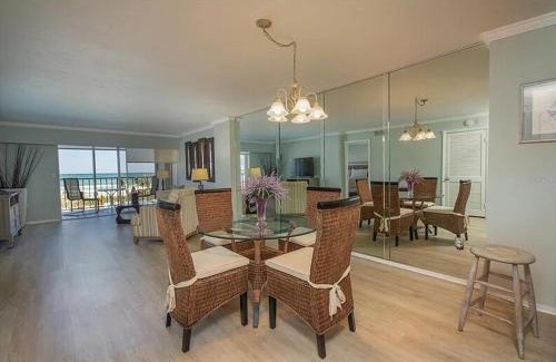 Siesta Key Village Apartment | Siesta Beach Retreat Poolside Paradise 2BR Condo