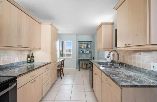 Siesta Key Village Apartment | Siesta Beach Retreat Poolside Paradise 2BR Condo