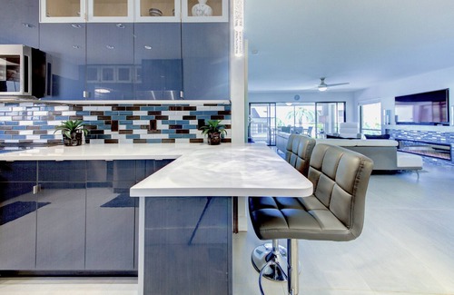 Siesta Key Village Apartment | Siesta Dreams Penthouse - OceanViews, Roof Deck, Private Beach Path, in Village!