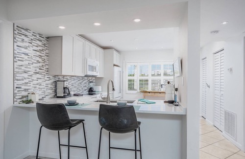 Siesta Key Condo | Siesta Dunes Modern Condo | Private Beach | Heated Pool | Ideal Location | Ask about Free Activities
