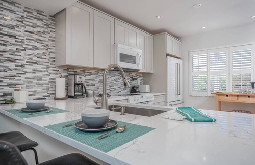 Siesta Key Condo | Siesta Dunes Modern Condo | Private Beach | Heated Pool | Ideal Location | Ask about Free Activities