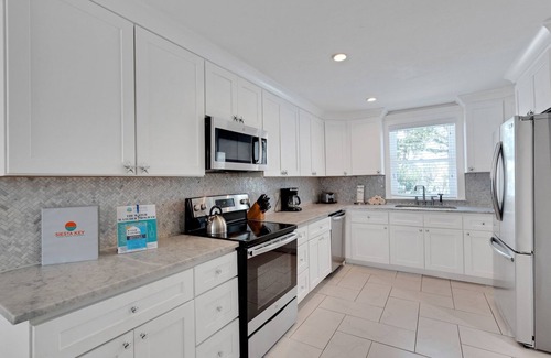 Siesta Key Village House | Siesta Home with Pool & Waterslide - Sunset Splash