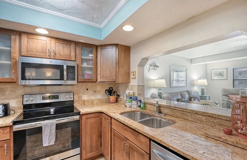 Siesta Key Condo | Siesta key Beachfront 2 bedroom 2 bath condo.Beautiful beach decor fully stocked