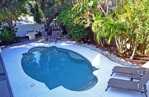Siesta Key Condo | Siesta Key Beachside Vacation Rental W/Heated Pool – Walk to Beach and More