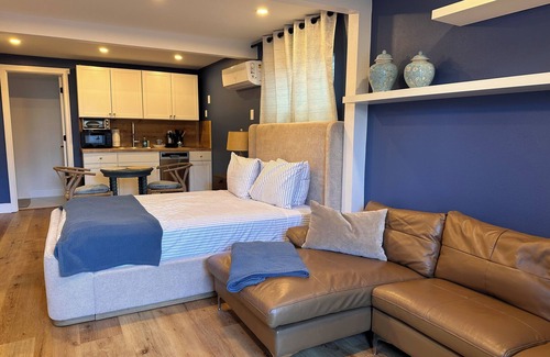 Siesta Key House | SIESTA KEY, BLUE ROMANTIC DREAM! 100 FEET TO THE BEACH!