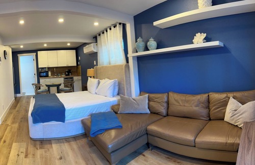 Siesta Key House | SIESTA KEY, BLUE ROMANTIC DREAM! 100 FEET TO THE BEACH!