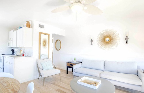 Siesta Key Apartment | Siesta Key Bungalow Ringling - Queen unit at a Waterfront with Pool, nestled in Mangroves!