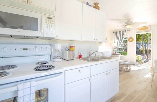 Siesta Key Apartment | Siesta Key Bungalow Ringling - Queen unit at a Waterfront with Pool, nestled in Mangroves!