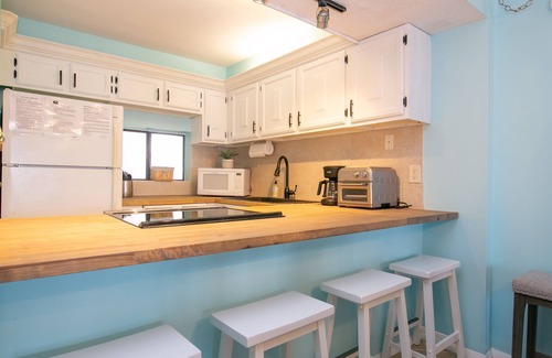 Siesta Key Condo | Siesta Key Condo- walk to beautiful beaches, ride a free trolley around the key