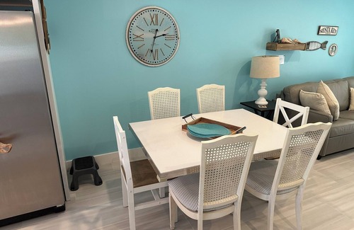 Siesta Key Condo | Siesta Key Escape 2BR 2BA w/washer-dryer - 5 min walk from beach
