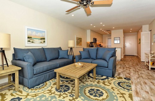 Siesta Key Condo | Siesta Key - Gulf-Front Retreat - 2 BR – Free Boat Docks - Upscale