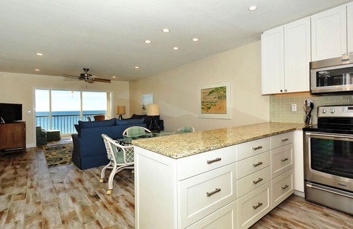 Siesta Key Condo | Siesta Key - Gulf-Front Retreat - 2 BR – Free Boat Docks - Upscale