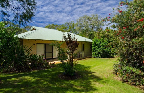 Siesta Park House | Siesta Park Villa, waterfront on The Golden Mile
