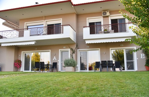 Agios Nikolaos Apartment | Siggos Suites B awaits