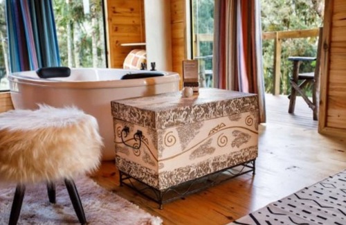 Urubici Cabin | Signal Cabin: bathtub and incredible view from the bed!