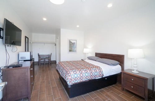 Eastside Hotel | SIGNAL HILL MOTEL BEACH MOTEL