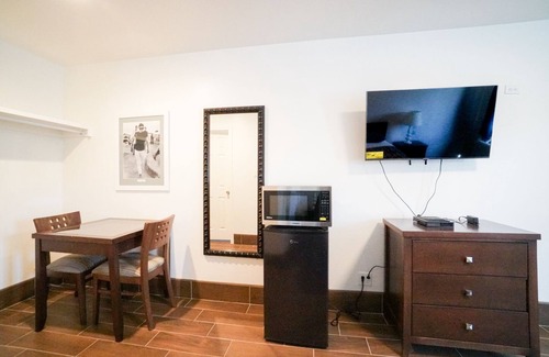 Eastside Hotel | SIGNAL HILL MOTEL