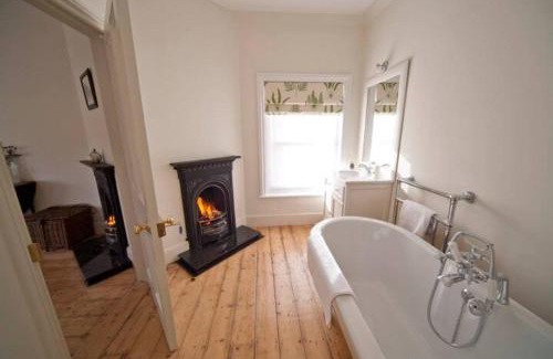 Ventnor House | Signal Point Cottage