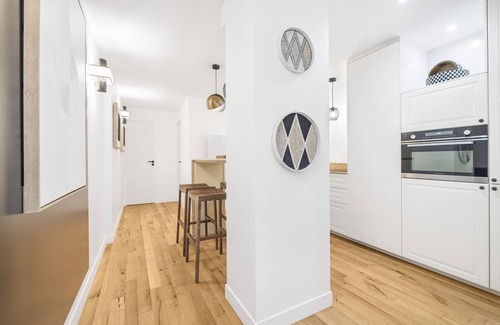 Archives Apartment | Signature, 2BR/2BA, 6 people