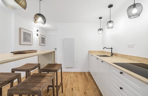 Archives Apartment | Signature, 2BR/2BA, 6 people