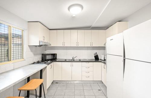 Auburn House | Signature Double Room in Auburn - Shared Bathroom