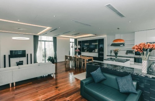 Ba Dinh Apartment | Signature Duplex-3Rooms-3Bathroom-Spacious Balcony