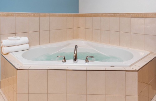 Hamilton Hotel | Signature Inn & Suites Hamilton