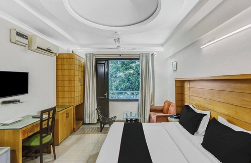 East of Kailash Hotel | Signature Plaza By MERRIMENT
