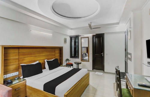 East of Kailash Hotel | Signature Plaza By MERRIMENT