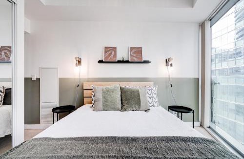 Toronto Entertainment District Apartment | Signature Residence