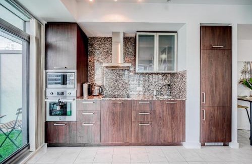 Toronto Entertainment District Apartment | Signature Residence