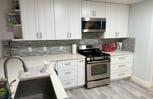 Central Southwest House | ★Signature Retreat★ Prime Location- 15 Min Everywhere