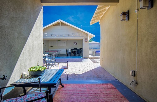 Coronado House | SIGNS OF SUMMER: HOT TUB + PING PONG + POKER TABLE