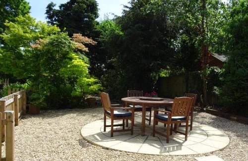 Staunton House | Silhouette Cottage