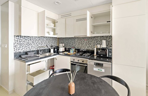 Sheikh Zayed Road Apartment | Silkhaus Stylish 2BDR in Aykon Tower