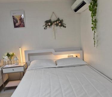 Boramae-dong Apartment | Sillim Danggok Station Full-Op Two Room