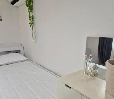 Boramae-dong Apartment | Sillim Danggok Station Full-Op Two Room